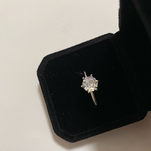 Round Cut Diamond Solitaire set in 925 Silver size 6 - Picture 4 of 7